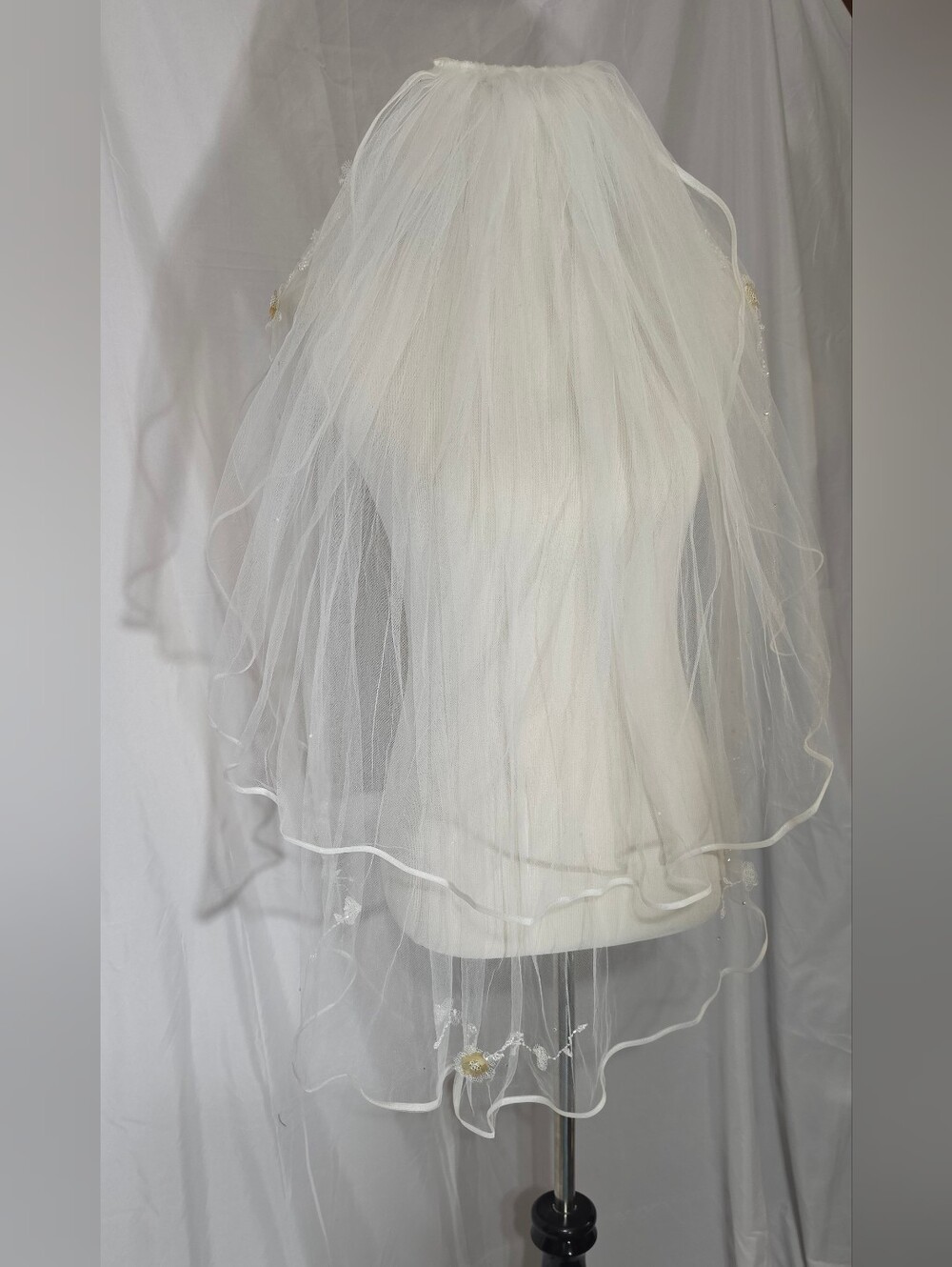 2-Tier Fingertip Bridal Veil with Satin Ribbon Edge & Beaded Floral Appliques